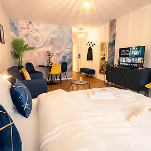 Premium - 1 Min To Hbf Apartment